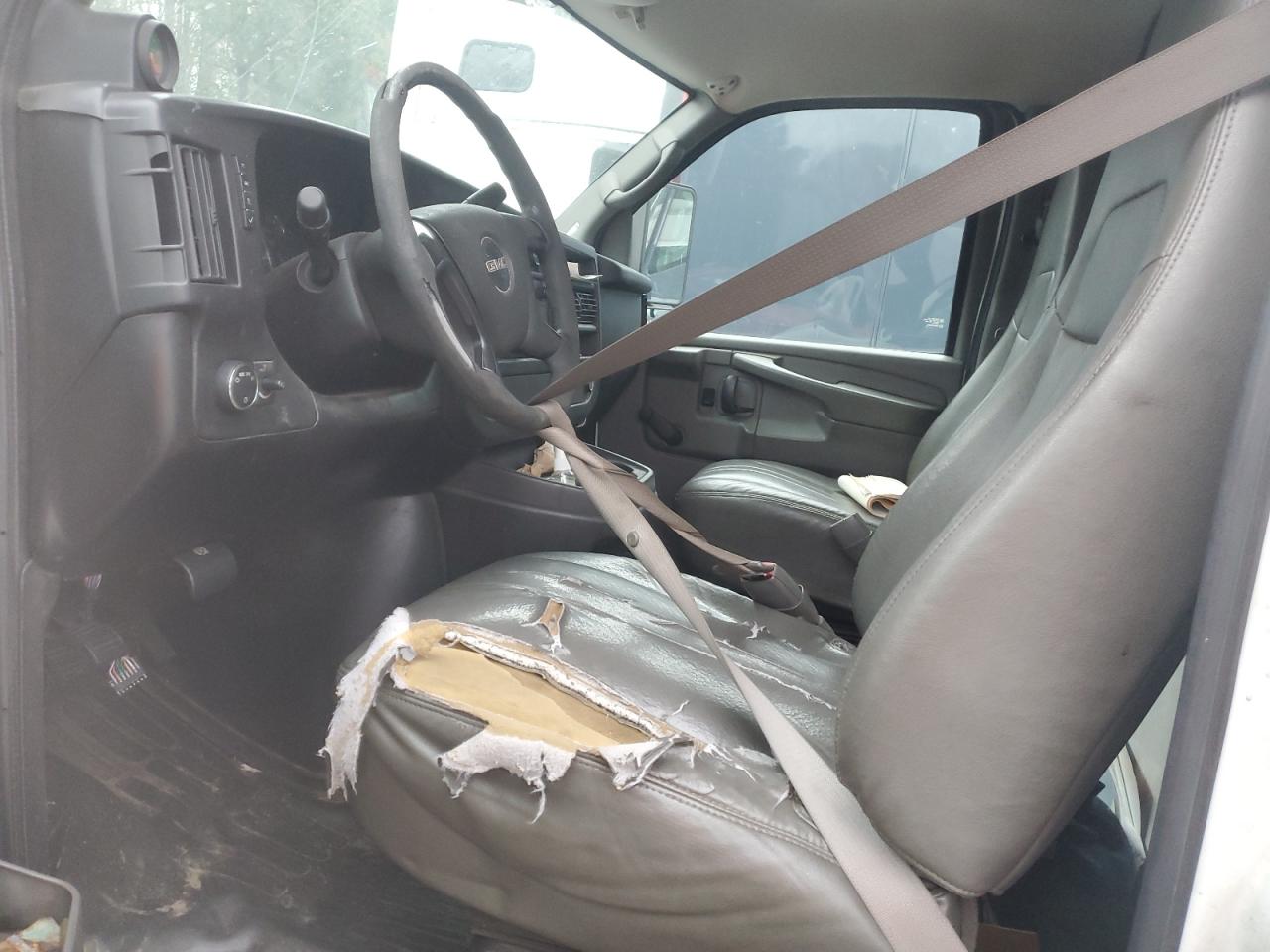 2010 GMC Savana Box Truck VIN: 1GD1G2AAXA1902102 Lot: 91636675