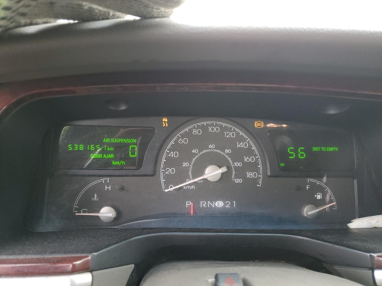 2005 Lincoln Town Car Signature Limited VIN: 1LNHM82W25Y665655 Lot: 91290975