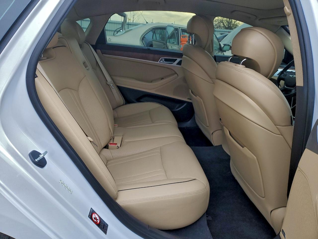 2015 Hyundai Genesis 3.8L VIN: KMHGN4JE0FU018433 Lot: 93482445