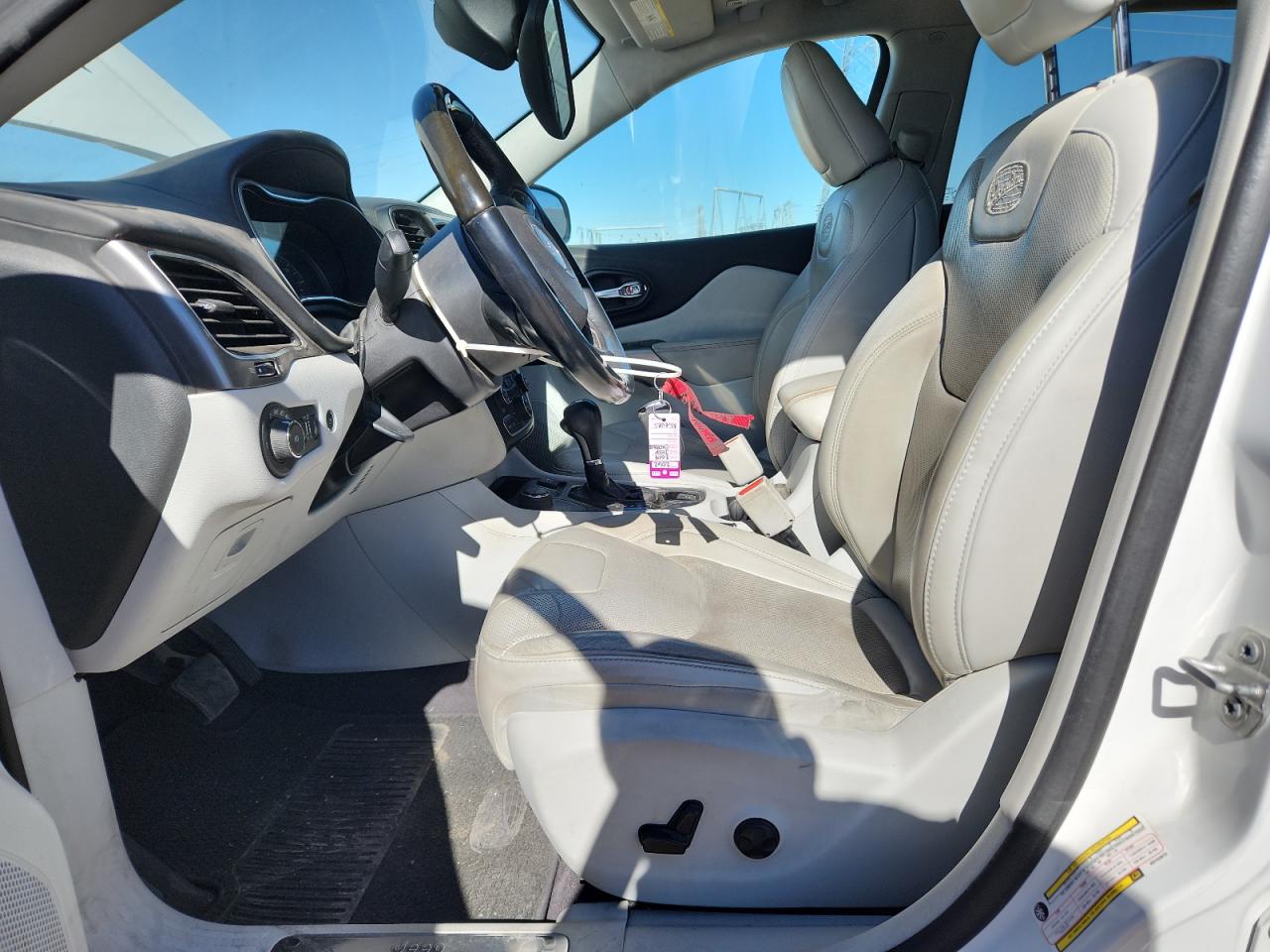 2019 Jeep Cherokee Overland VIN: 1C4PJMJNXKD142672 Lot: 90723995