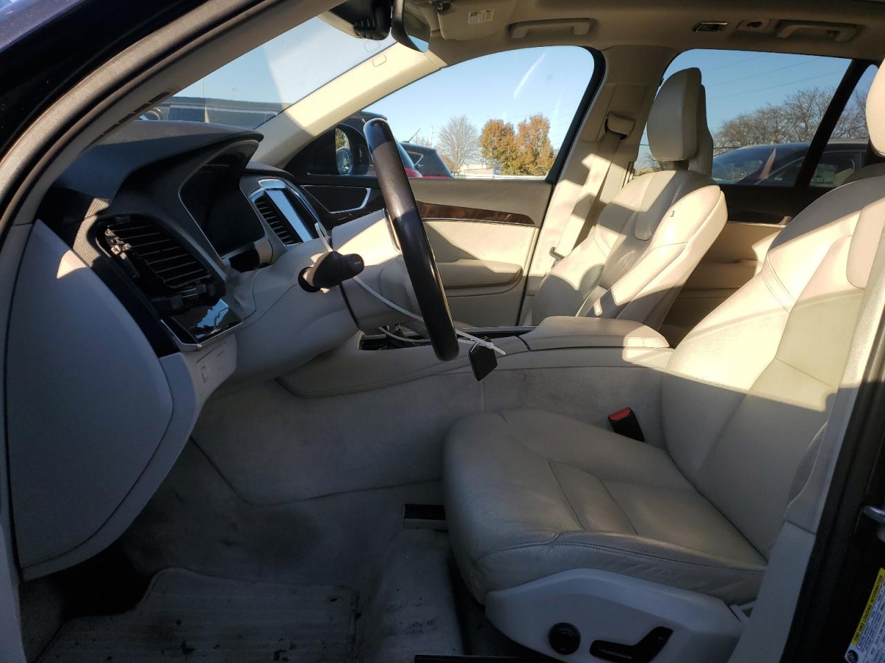 2016 Volvo Xc90 T6 VIN: YV4A22PK0G1028304 Lot: 93309615