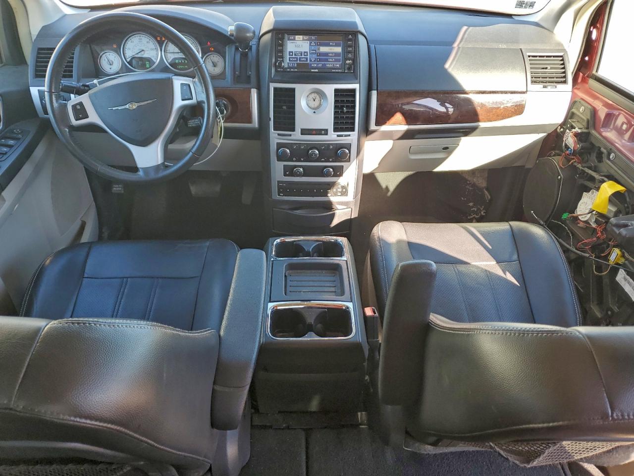 2010 Chrysler Town & Country Touring Plus VIN: 2A4RR8D10AR495123 Lot: 94138265