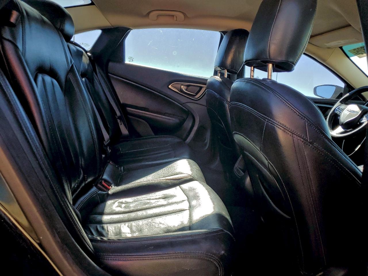 2015 Chrysler 200 Limited VIN: 1C3CCCAB0FN663624 Lot: 93716225