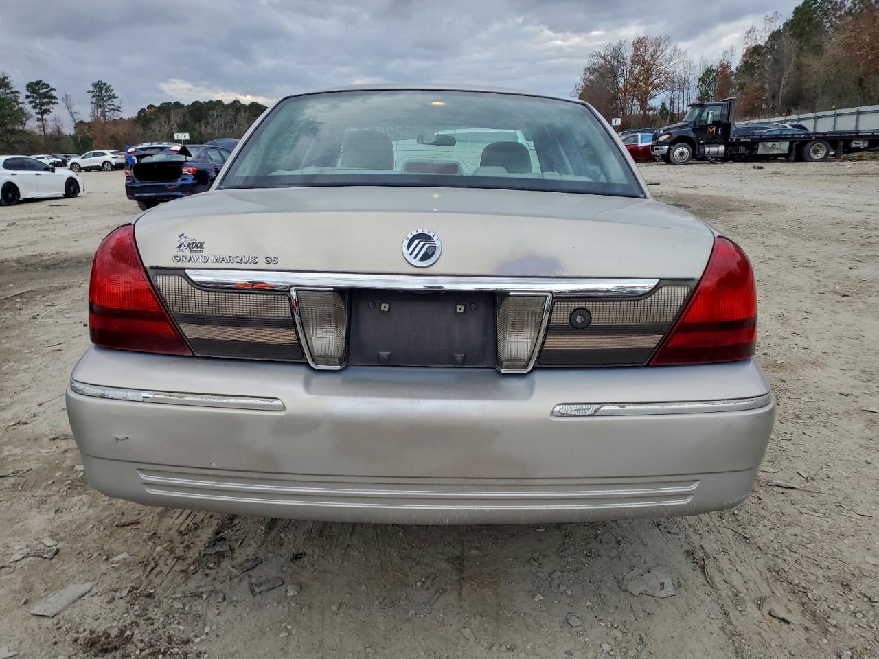 2007 Mercury Grand Marquis Gs VIN: 2MEFM74V37X611941 Lot: 94649195