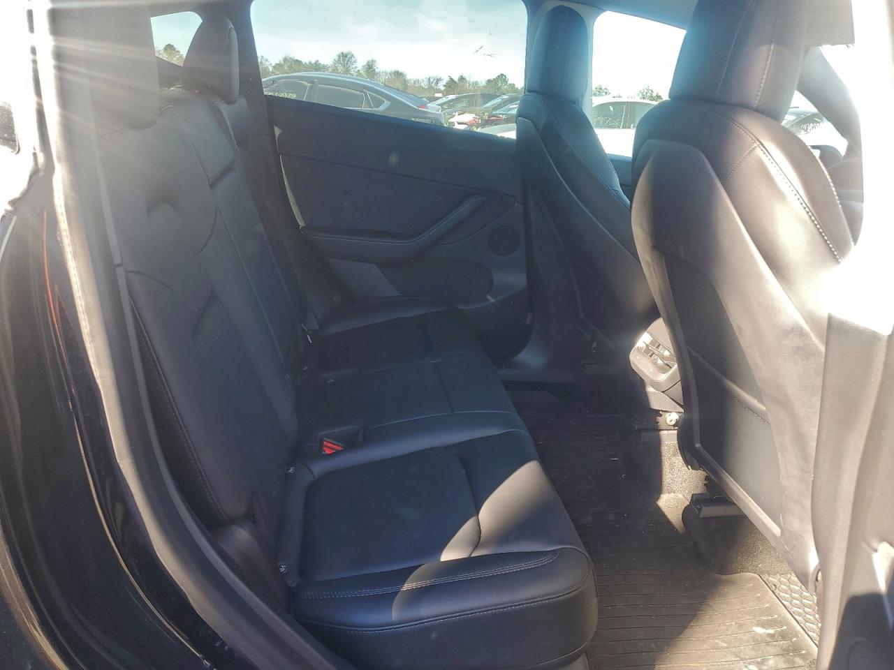 2022 Tesla Model Y VIN: 7SAYGDEE5NF370138 Lot: 93924335