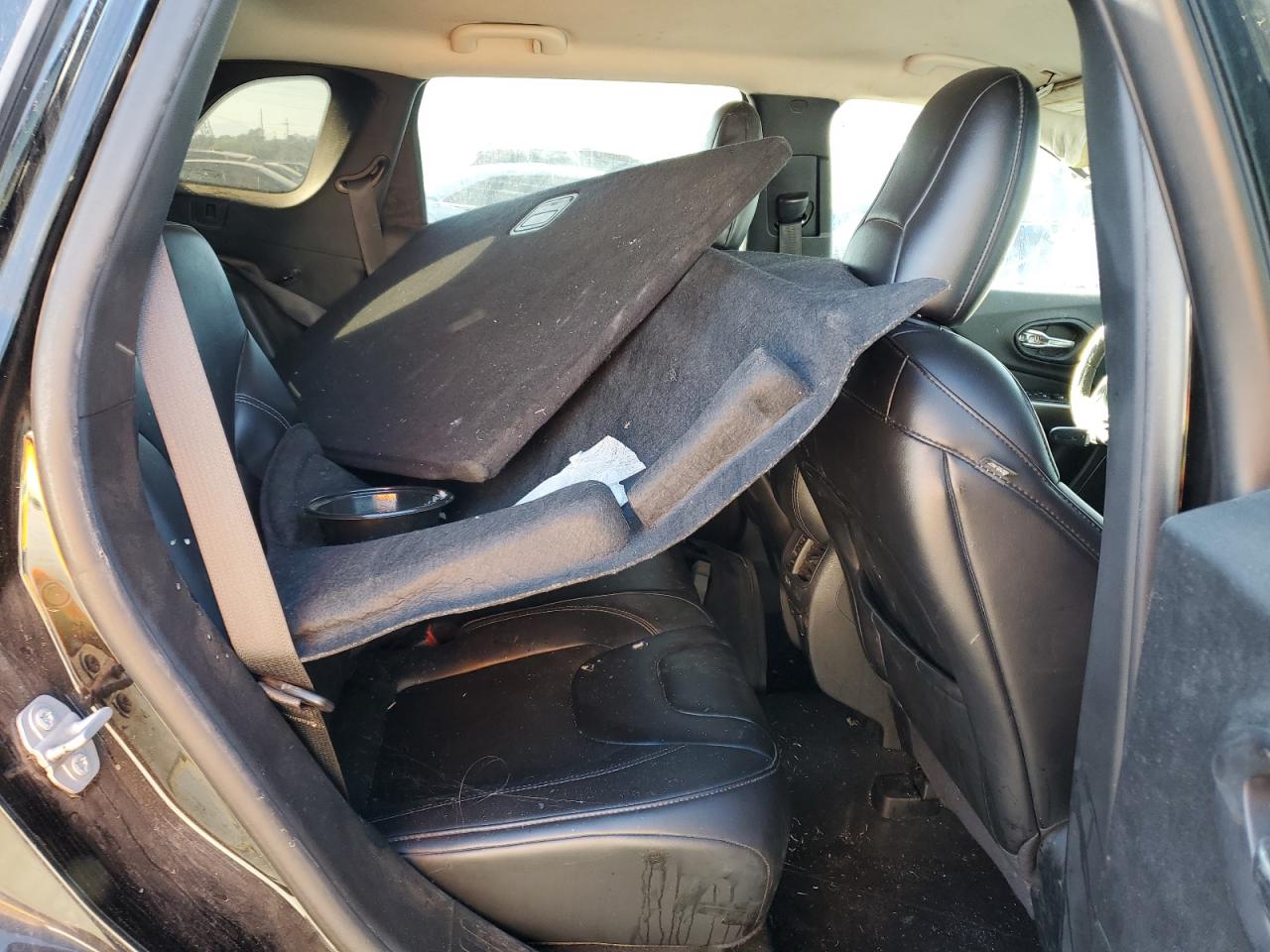 2019 Jeep Cherokee Latitude Plus VIN: 1C4PJLLB4KD370745 Lot: 91249085