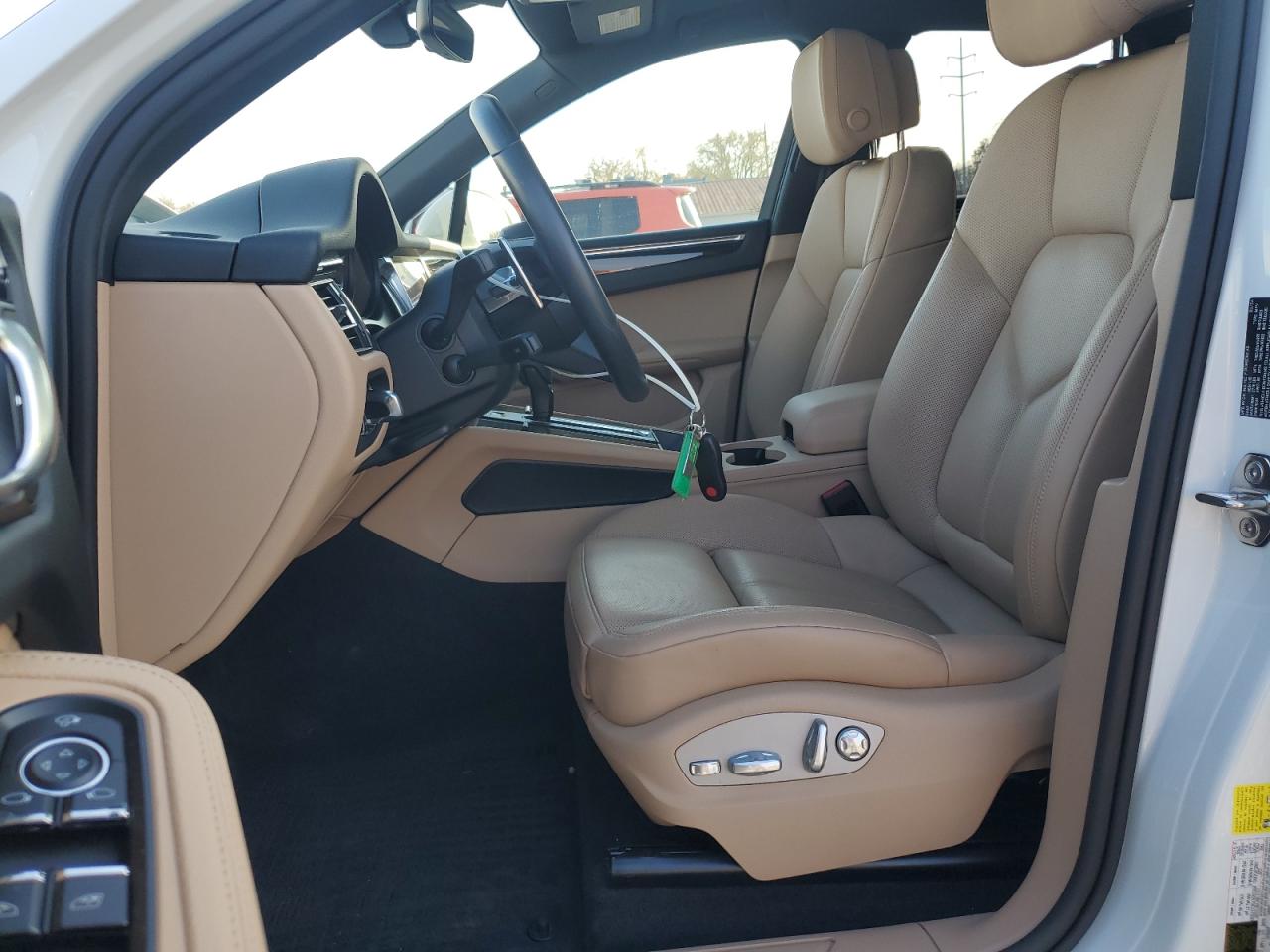 2024 Porsche Macan Base VIN: WP1AA2A52RLB16561 Lot: 92362235