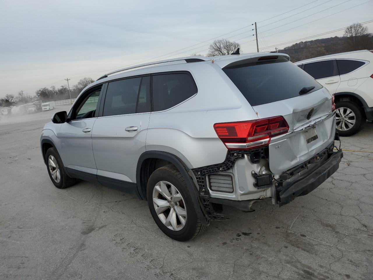 Фото: 1V2CR2CAXJC570329