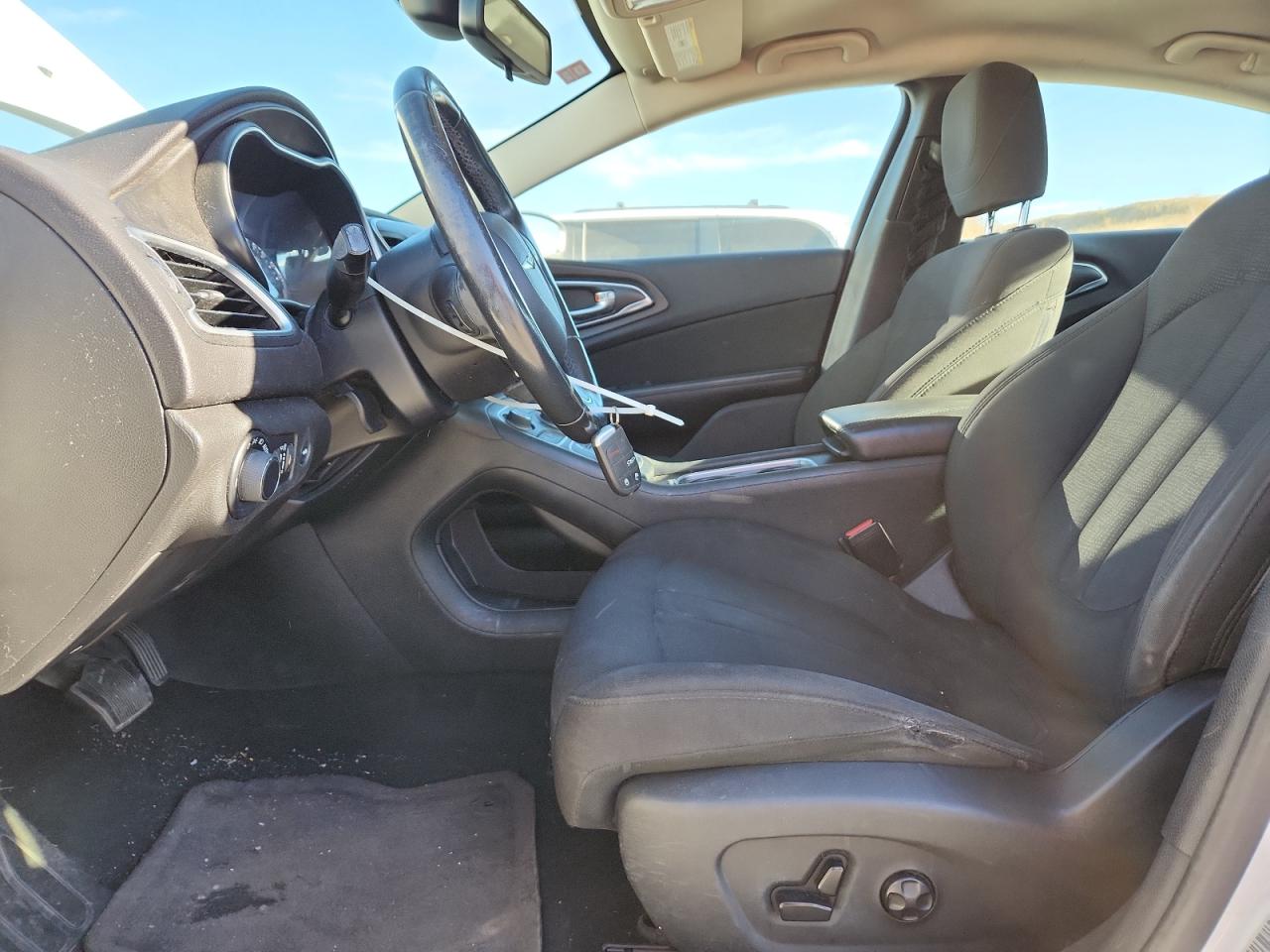 2015 Chrysler 200 Limited VIN: 1C3CCCAB7FN745902 Lot: 90287125