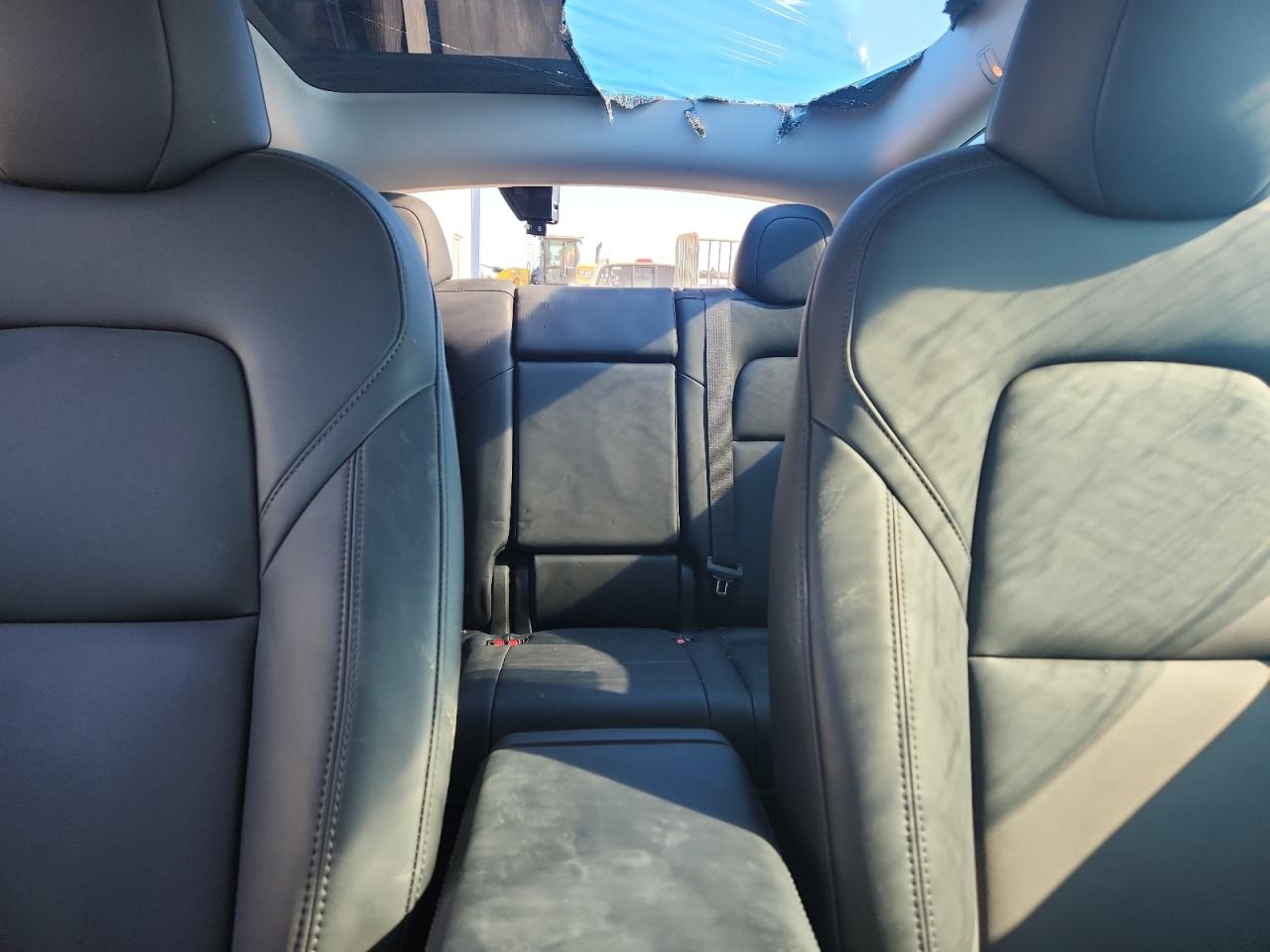 2025 Tesla Model Y VIN: 7SAYGDEE9SF305918 Lot: 84817505