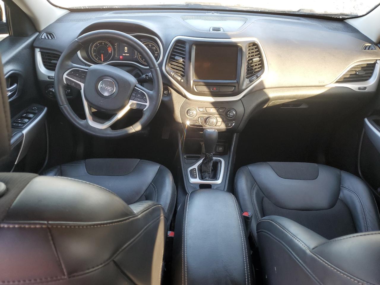 2018 Jeep Cherokee Latitude Plus VIN: 1C4PJLLB1JD553308 Lot: 93425565