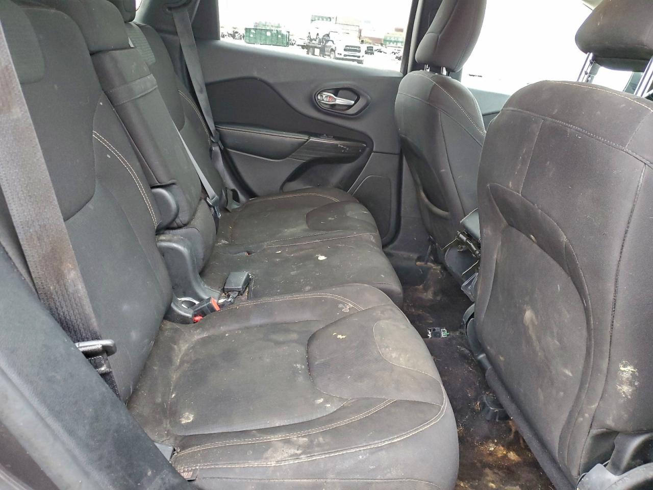 2016 Jeep Cherokee Latitude VIN: 1C4PJMCS1GW245445 Lot: 92267015