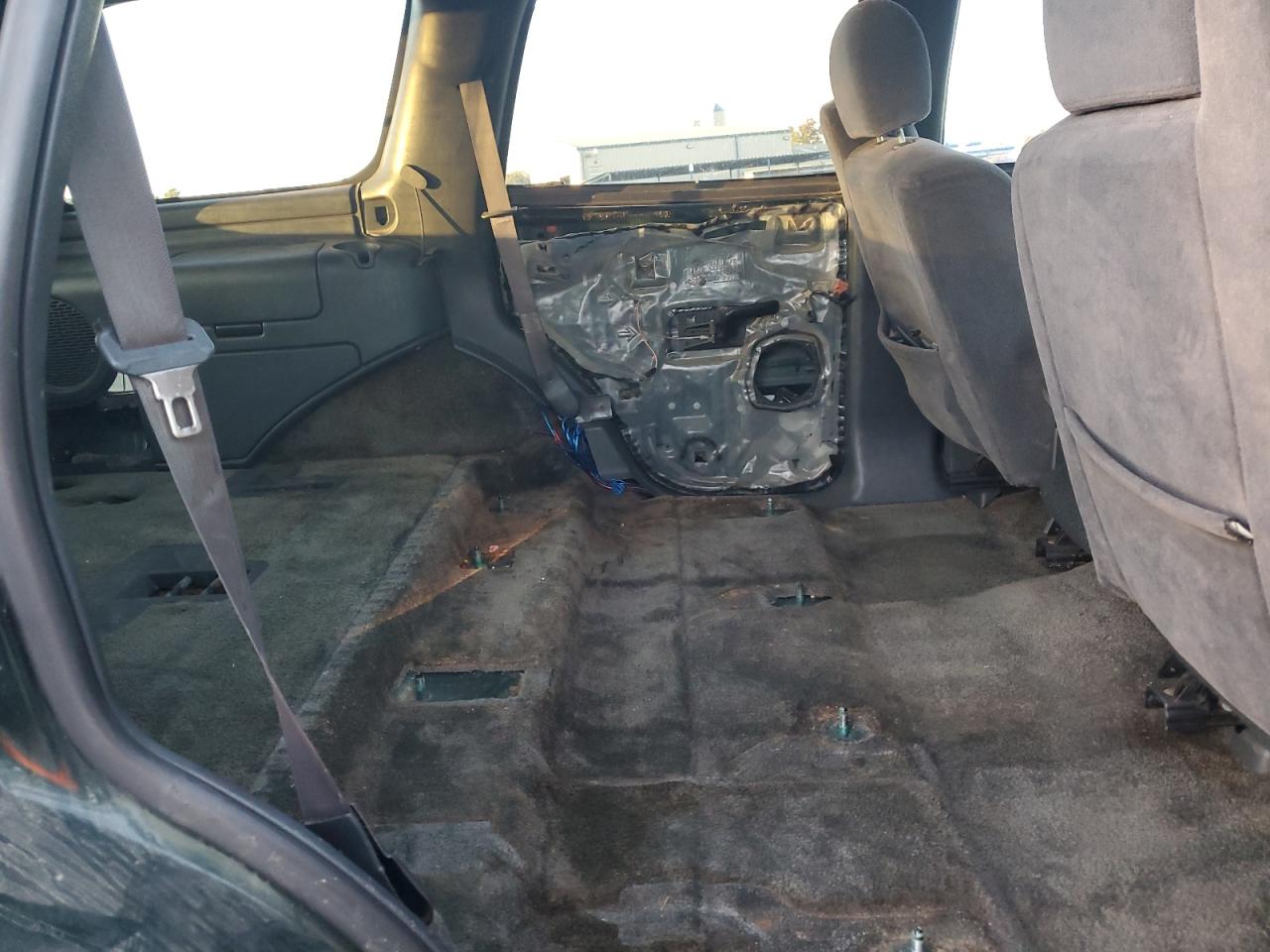 2002 Chevrolet Tahoe C1500 VIN: 1GNEC13T12J268228 Lot: 92022485