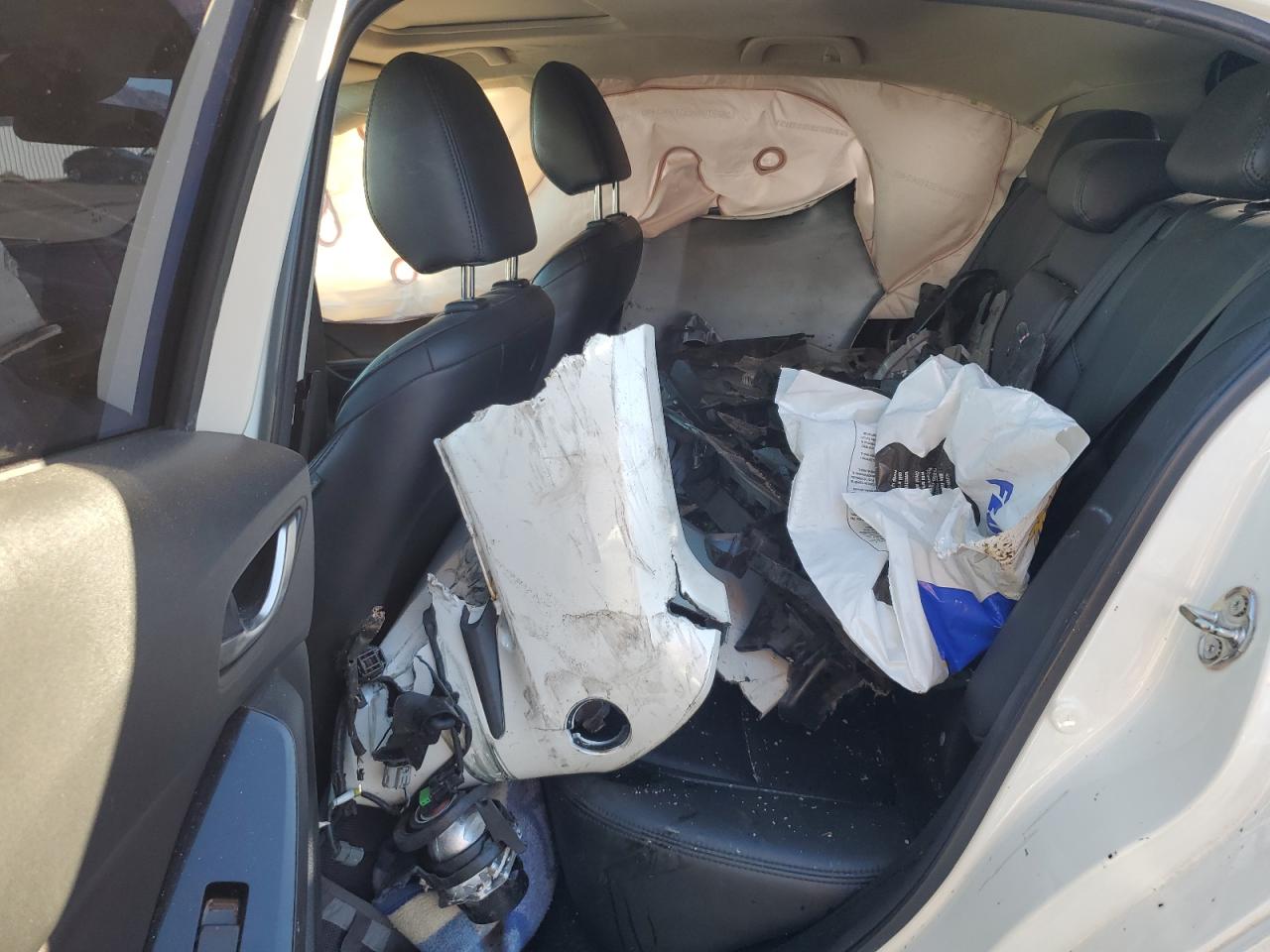 2018 Mazda 3 Touring VIN: 276961 Lot: 92355415