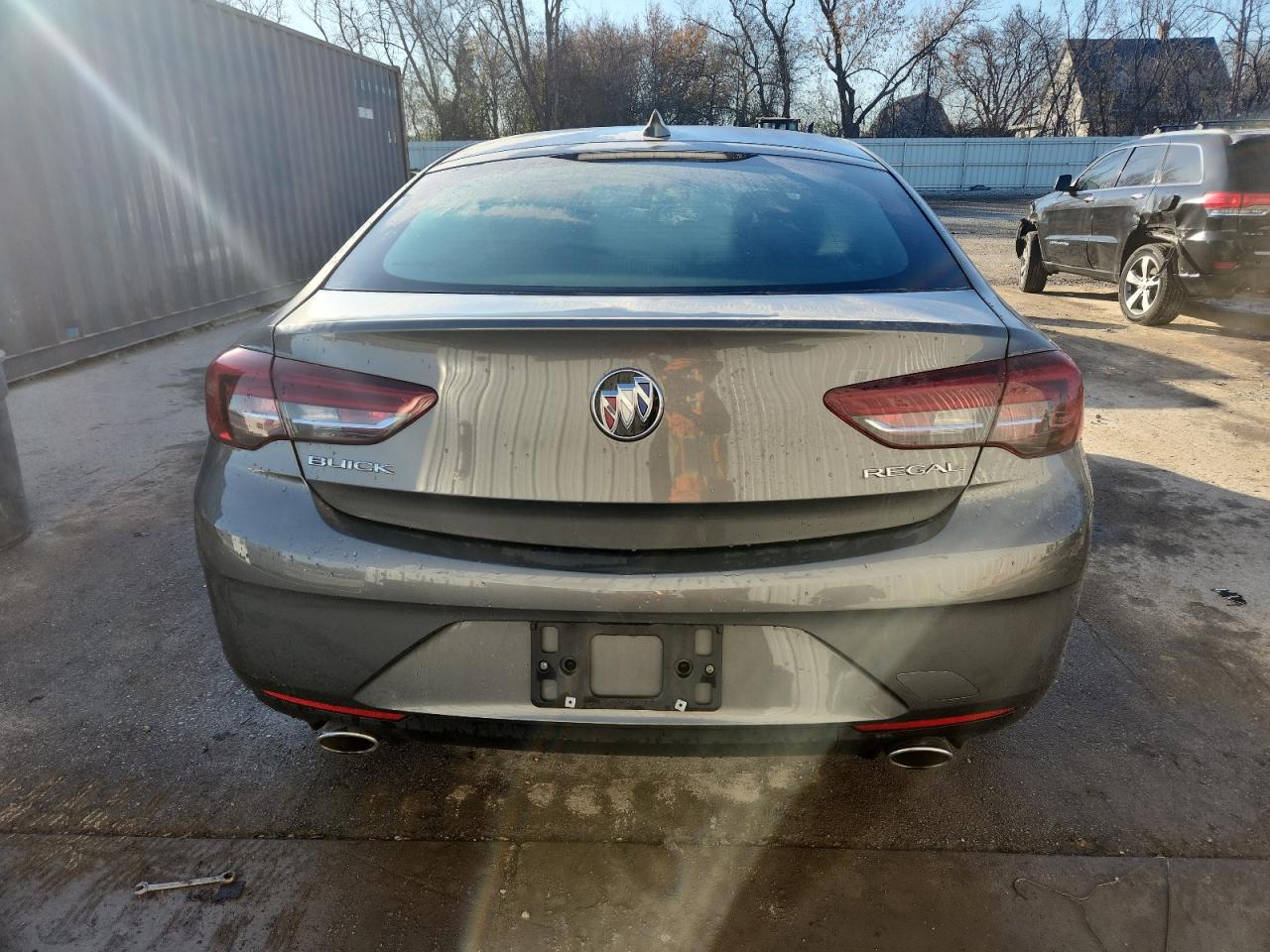 2018 Buick Regal Essence VIN: W04GP6SX7J1125980 Lot: 92289475