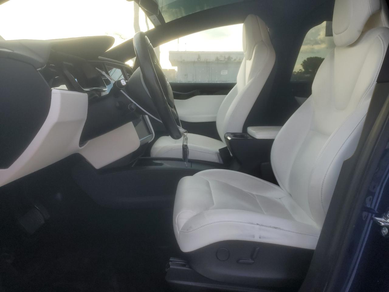 2019 Tesla Model X VIN: 5YJXCAE20KF198721 Lot: 93403785