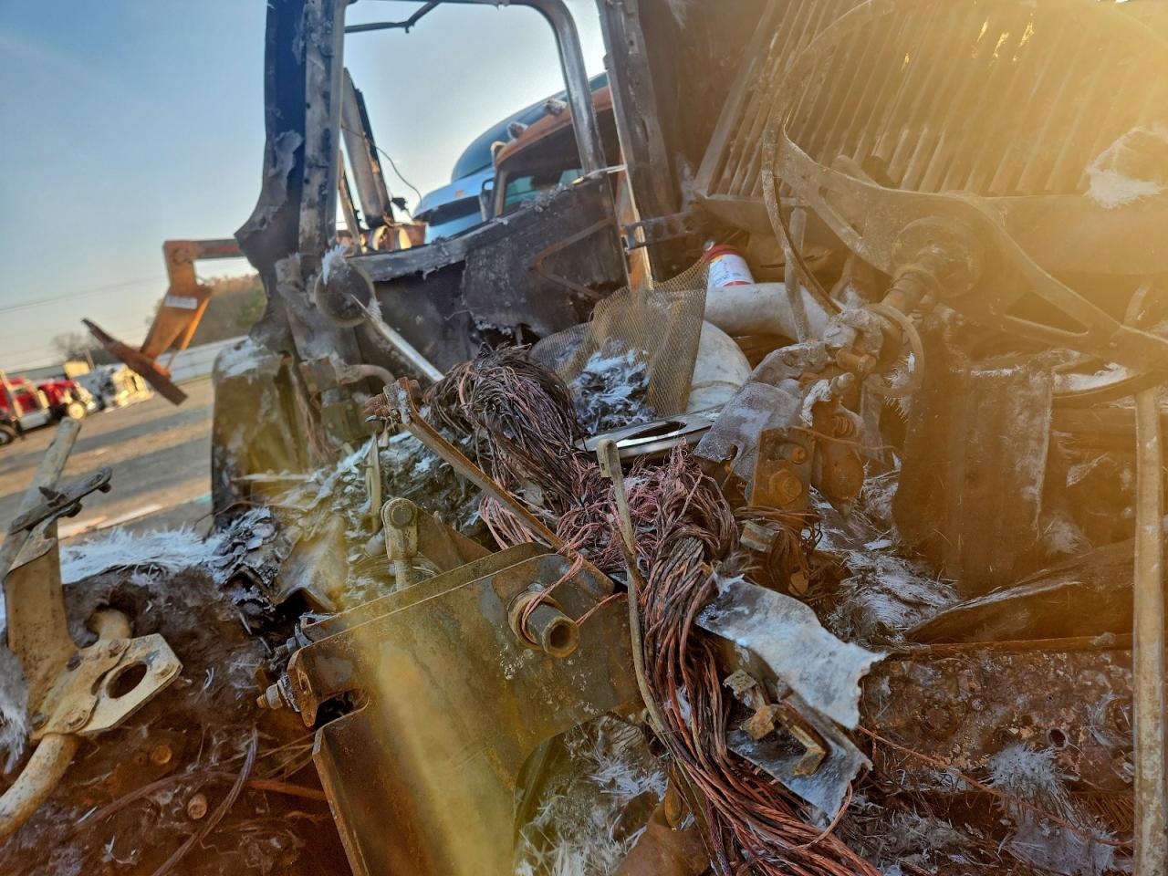 2007 International 9200 Semi Truck VIN: 2HSCEAPR67C379587 Lot: 92581205