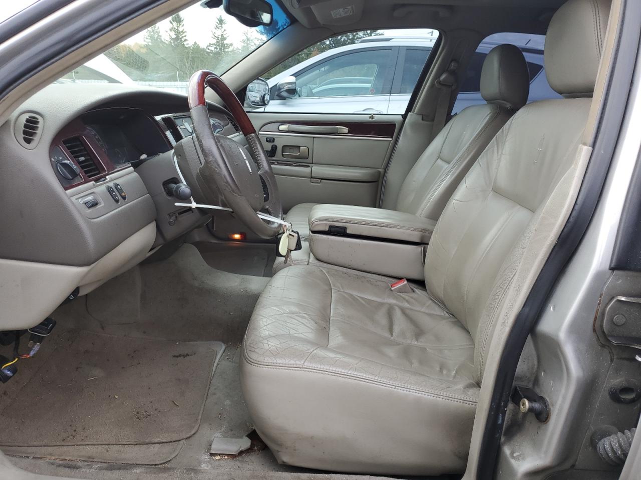 2005 Lincoln Town Car Signature Limited VIN: 1LNHM82W25Y665655 Lot: 91290975