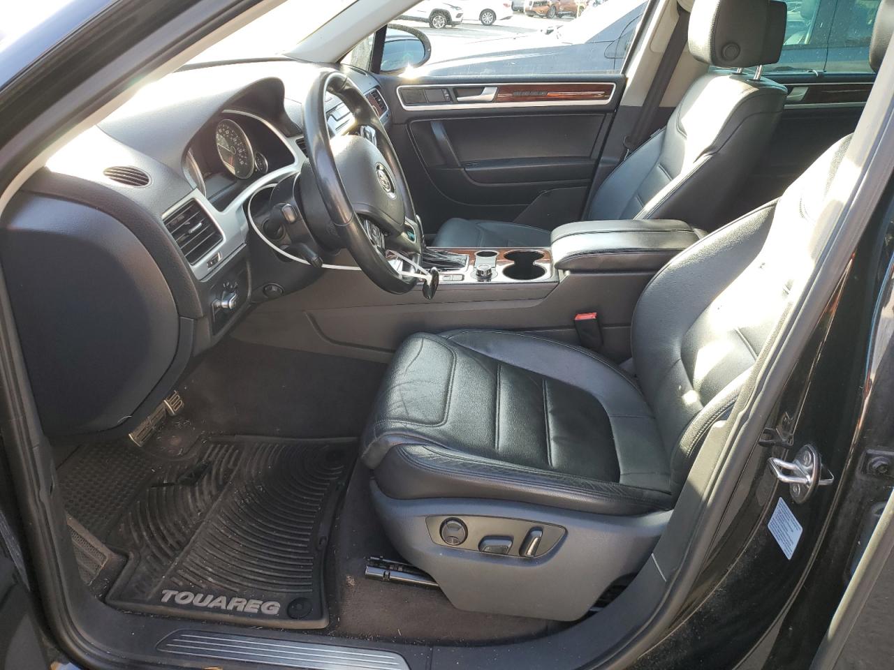 2012 Volkswagen Touareg Hybrid VIN: WVGEG9BP1CD008374 Lot: 91890555