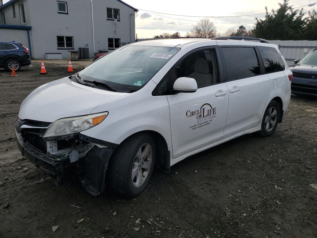 2018 Toyota Sienna Le VIN: 5TDKZ3DC8JS926813 Lot: 93899765