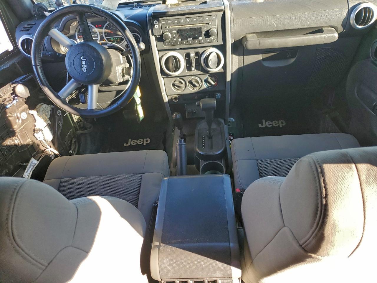 2008 Jeep Wrangler Unlimited Sahara VIN: 1J8GA59148L553239 Lot: 94098485