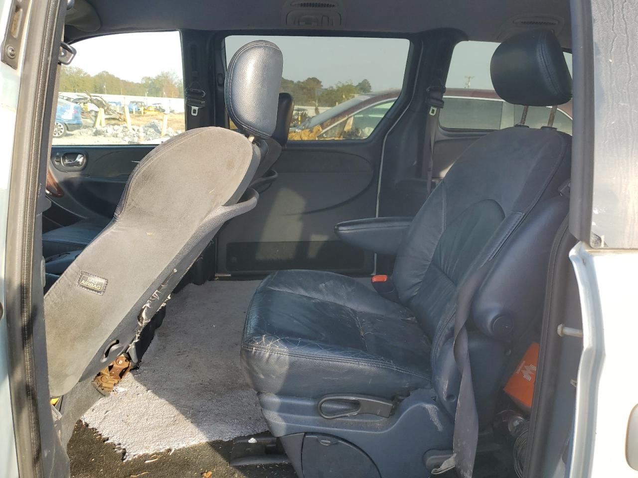 2002 Chrysler Town & Country Limited VIN: 2C8GP64L52R613496 Lot: 92884045