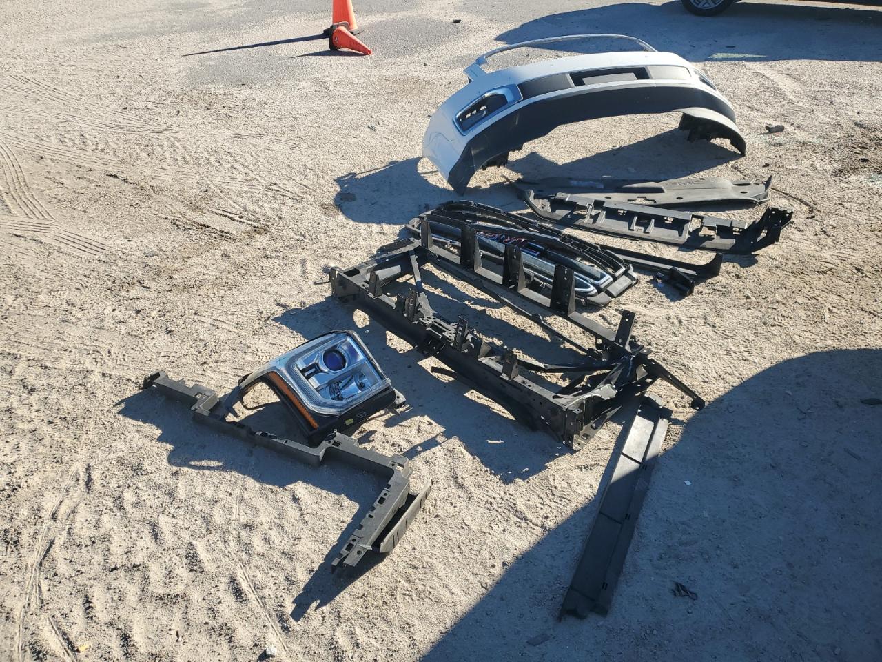 2015 GMC Yukon Xl C1500 Sle VIN: 1GKS1GKC1FR150780 Lot: 92166165