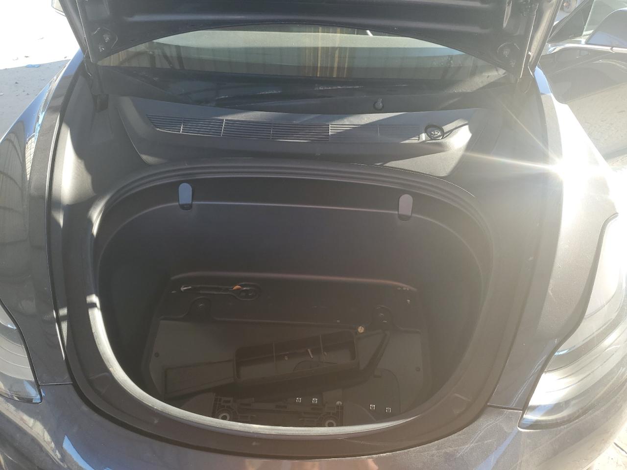 2018 Tesla Model 3 VIN: 5YJ3E1EA0JF101872 Lot: 90015925