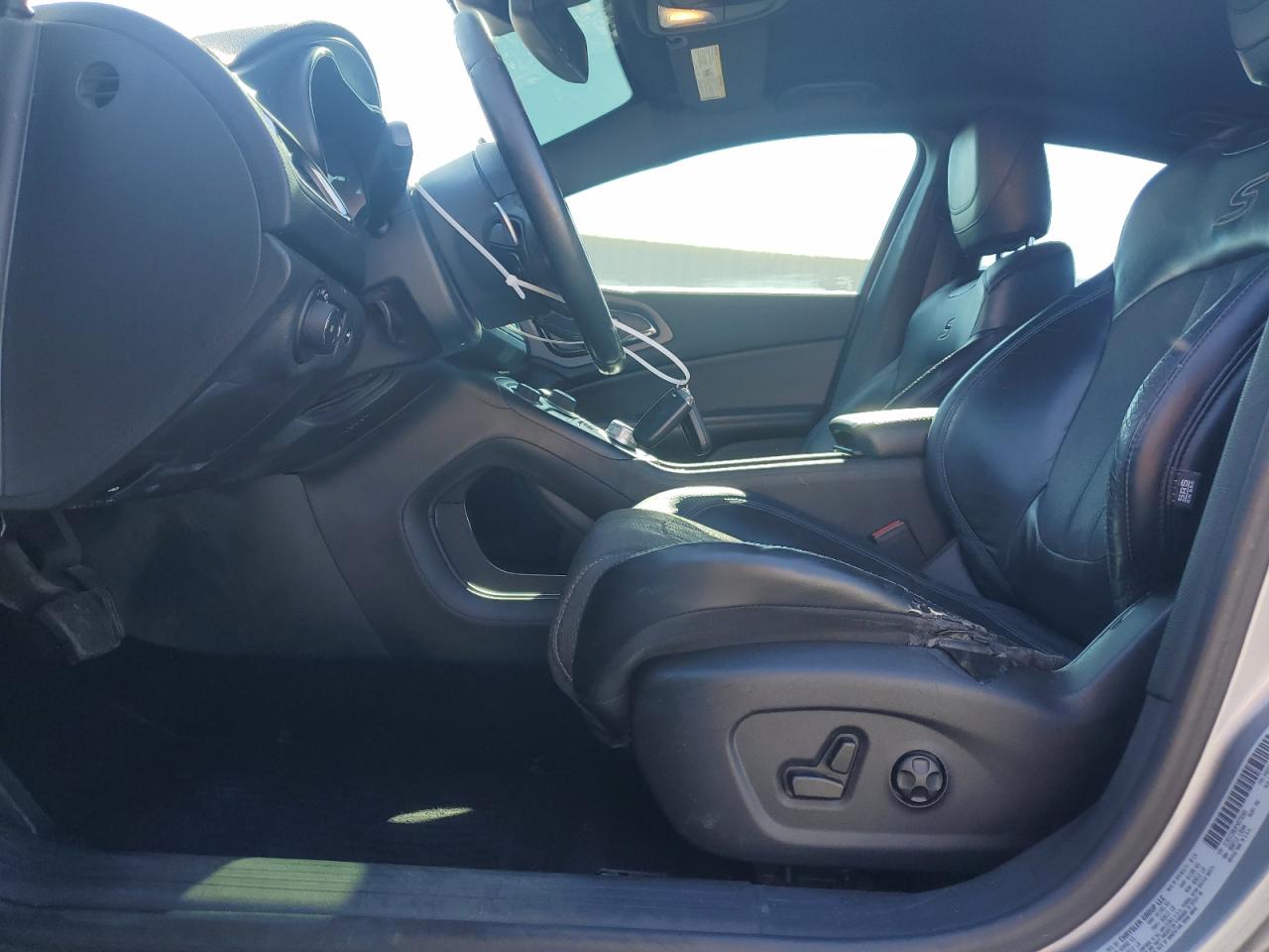 2015 Chrysler 200 S VIN: 1C3CCCBB3FN573589 Lot: 92729555