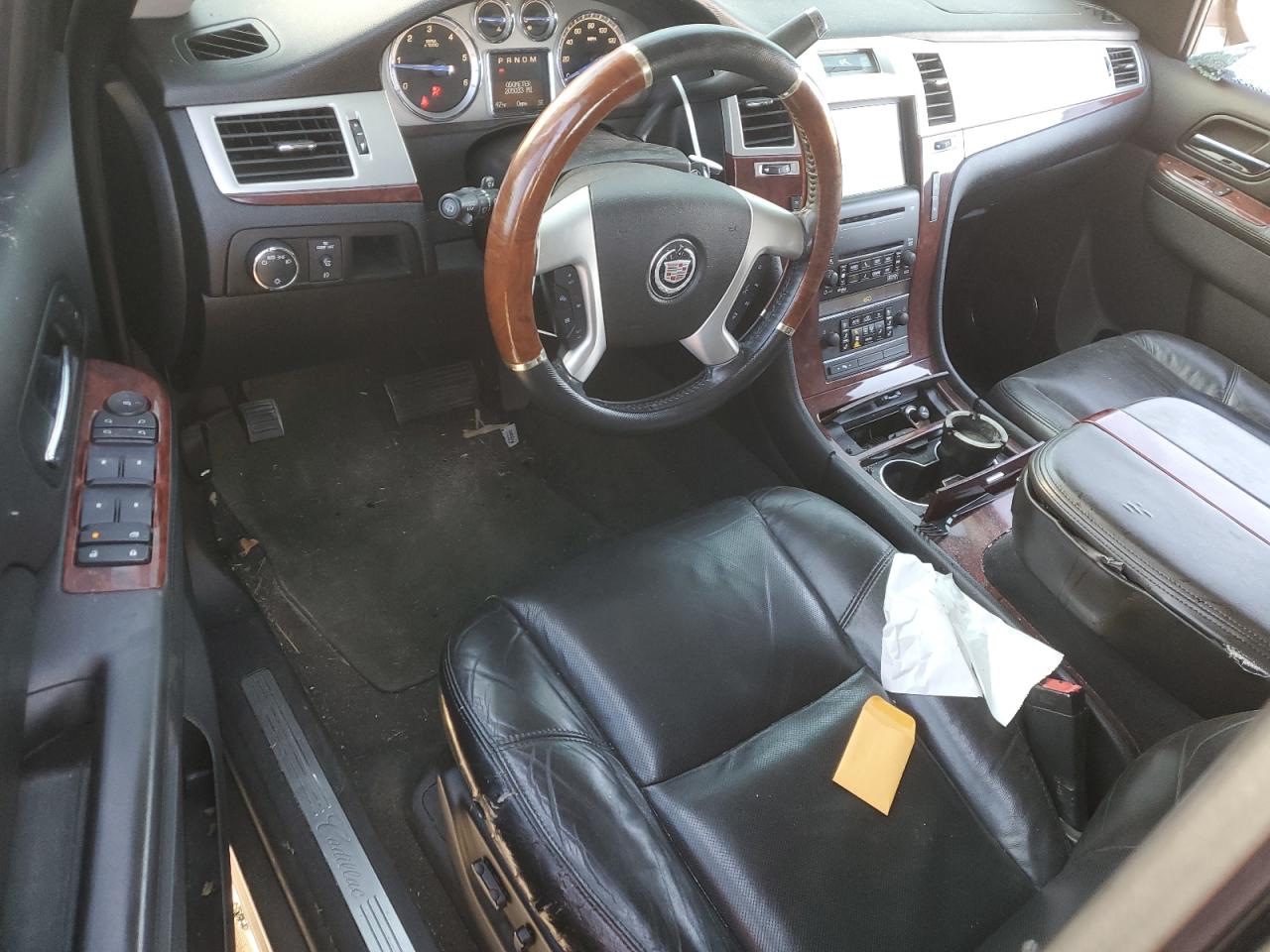 2010 Cadillac Escalade Luxury VIN: 1GYUCBEFXAR204071 Lot: 93287875