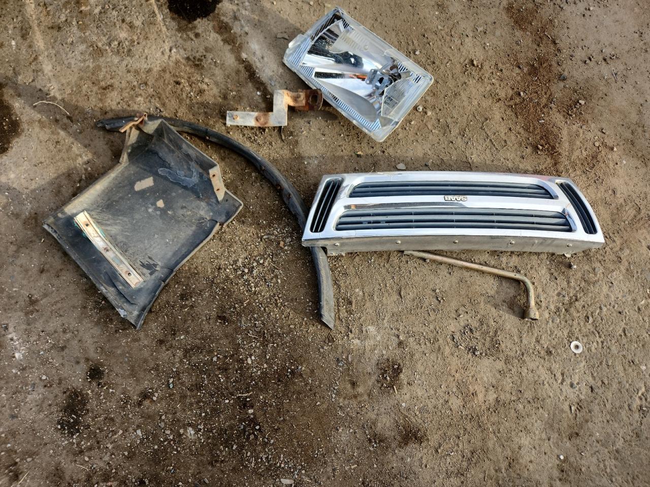 1988 Saab 900 VIN: YS3AL35L8J3027679 Lot: 90948985