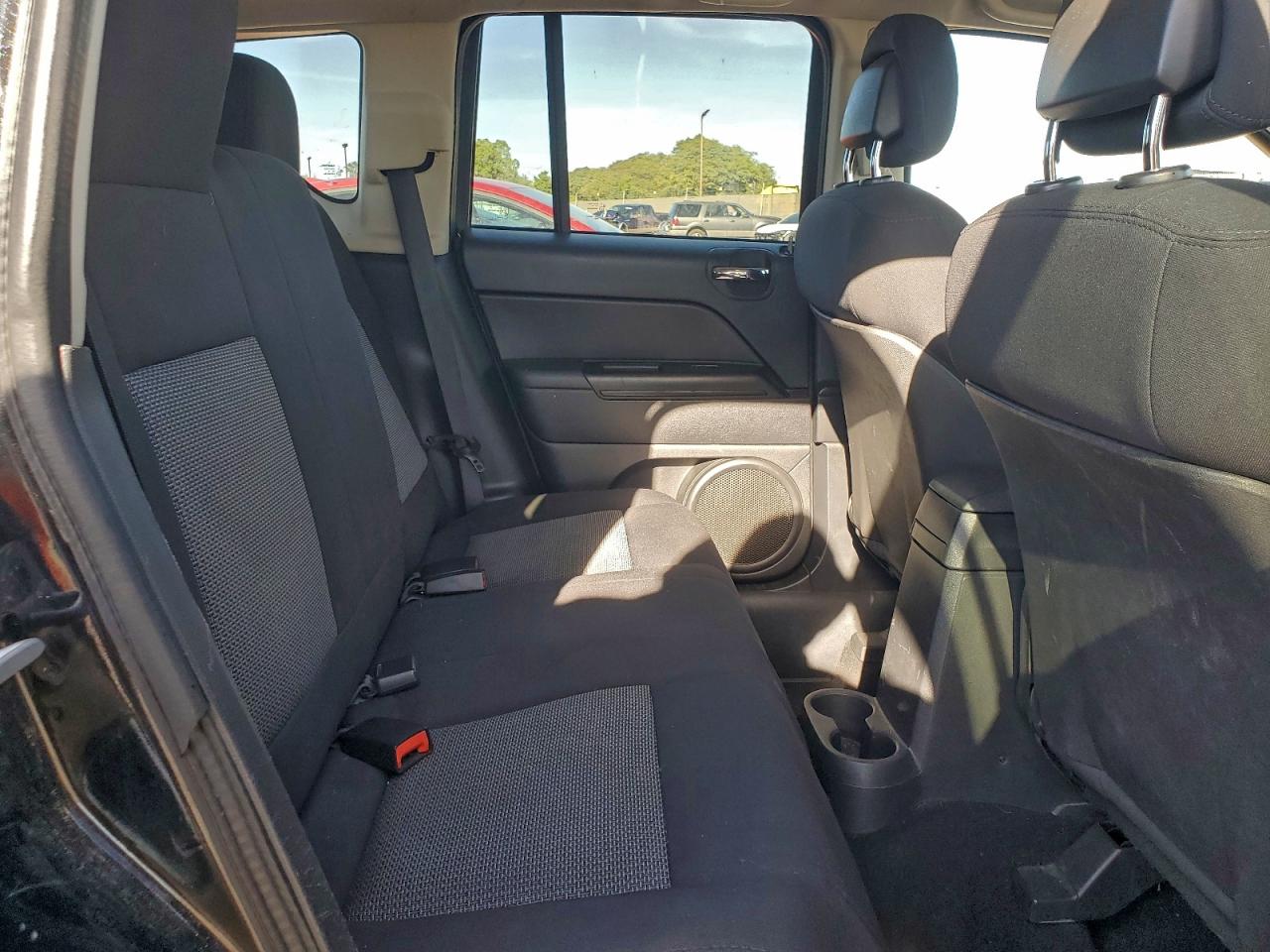 2010 Jeep Compass Sport VIN: 1J4NF1FB7AD675044 Lot: 93101465