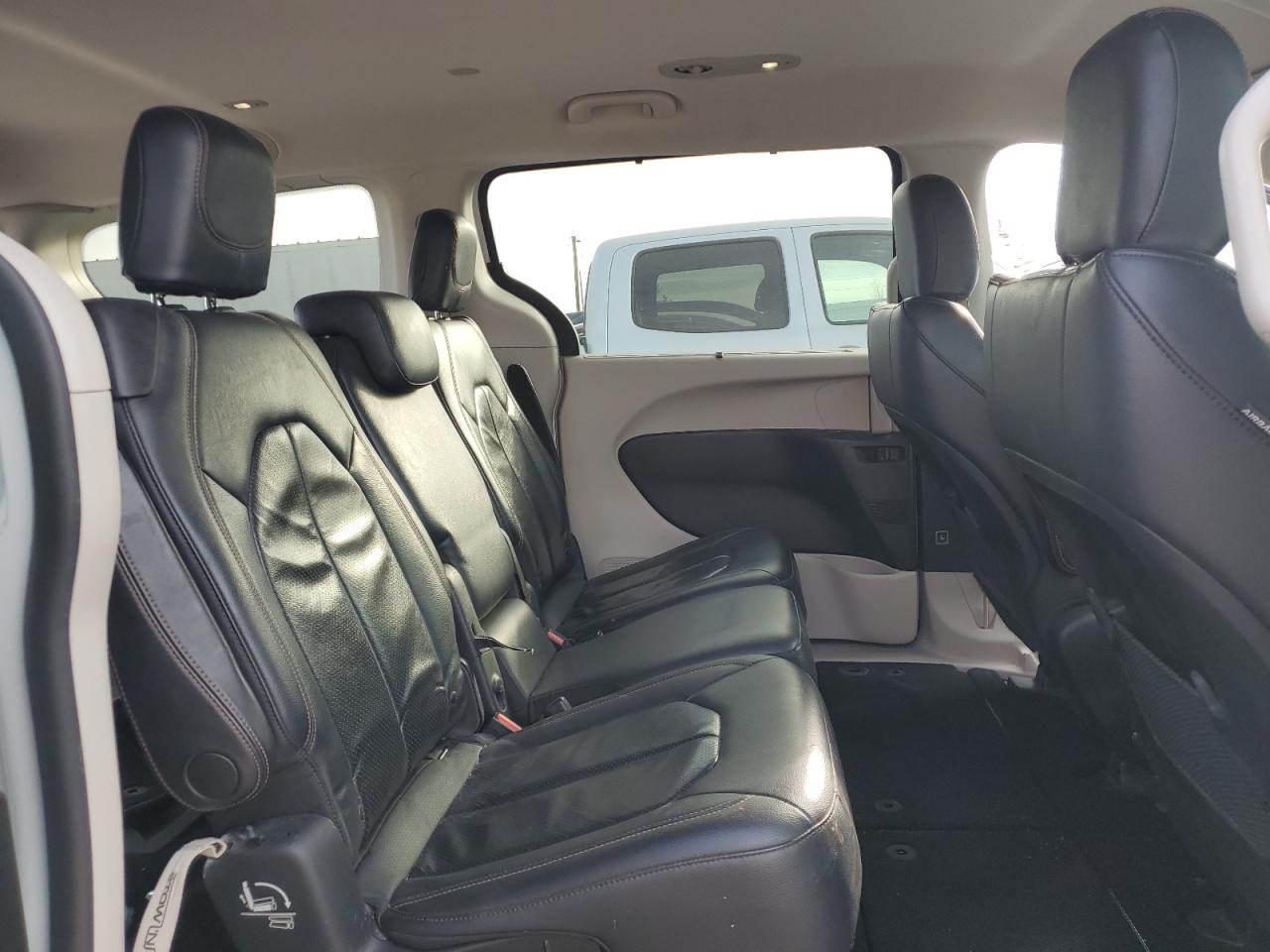 2018 Chrysler Pacifica Touring L VIN: 2C4RC1BG2JR193189 Lot: 92717995