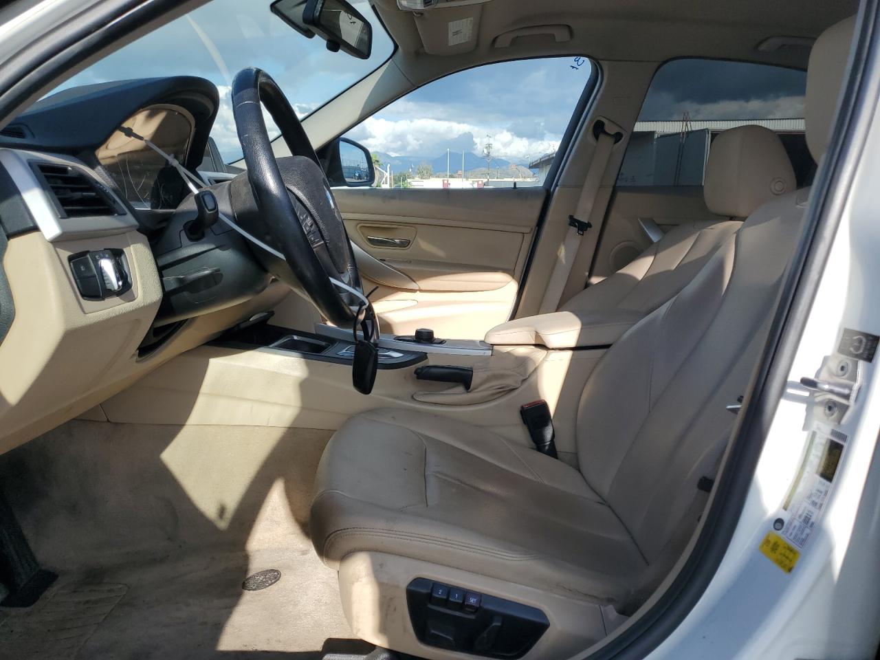 2015 BMW 320 I VIN: WBA3B1G56FNT02268 Lot: 93318465