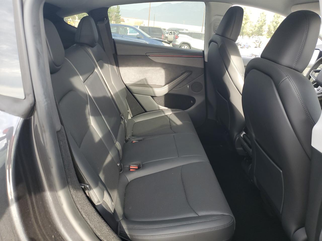 2026 Tesla Model Y VIN: 7SAYGDEDXTF386131 Lot: 91669575