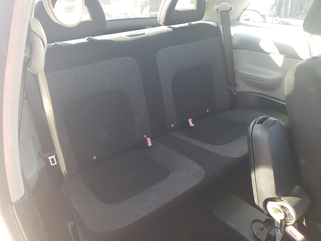 2001 Volkswagen New Beetle Gls VIN: 3VWCB21C31M459059 Lot: 90943645