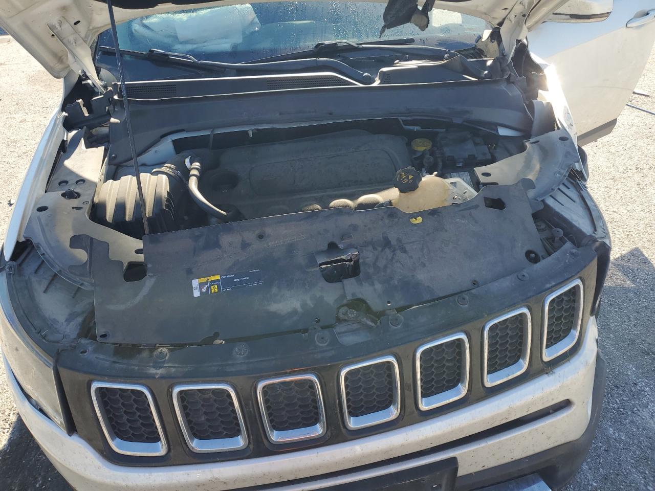 2018 Jeep Compass Limited VIN: 3C4NJDCB5JT281014 Lot: 92588125