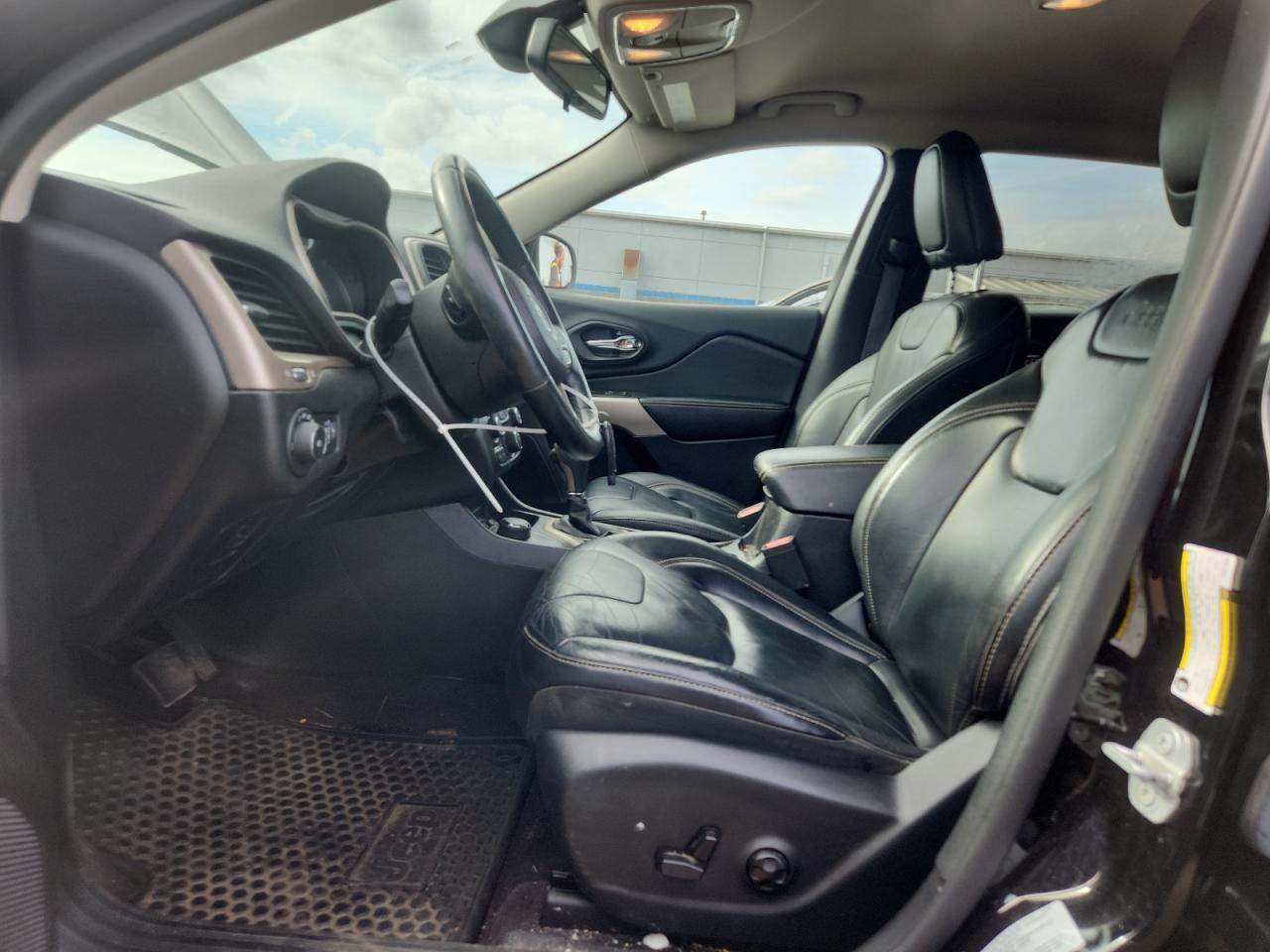 2017 Jeep Cherokee Latitude VIN: 1C4PJMCSXHW575585 Lot: 91012425