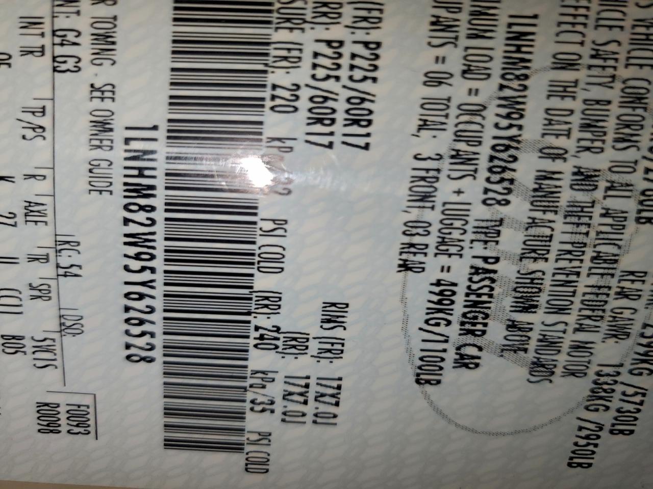 2005 Lincoln Town Car S VIN: 626528 Lot: 94601145