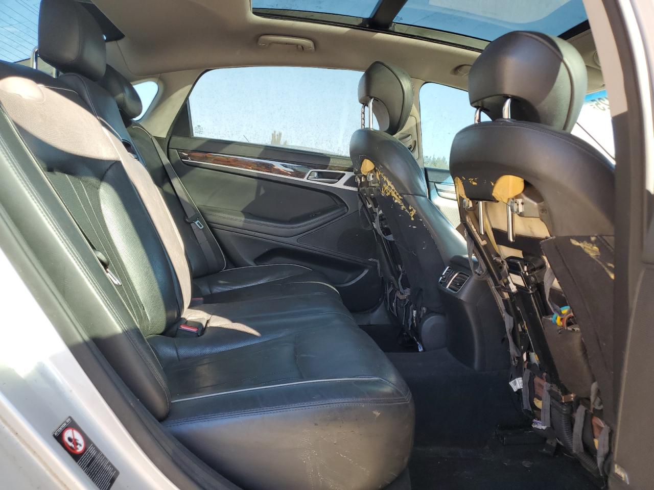 2015 Hyundai Genesis 3.8L VIN: KMHGN4JE6FU072836 Lot: 92810125