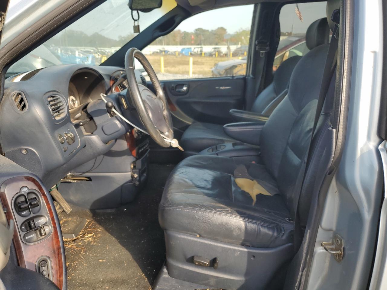 2002 Chrysler Town & Country Limited VIN: 2C8GP64L52R613496 Lot: 92884045