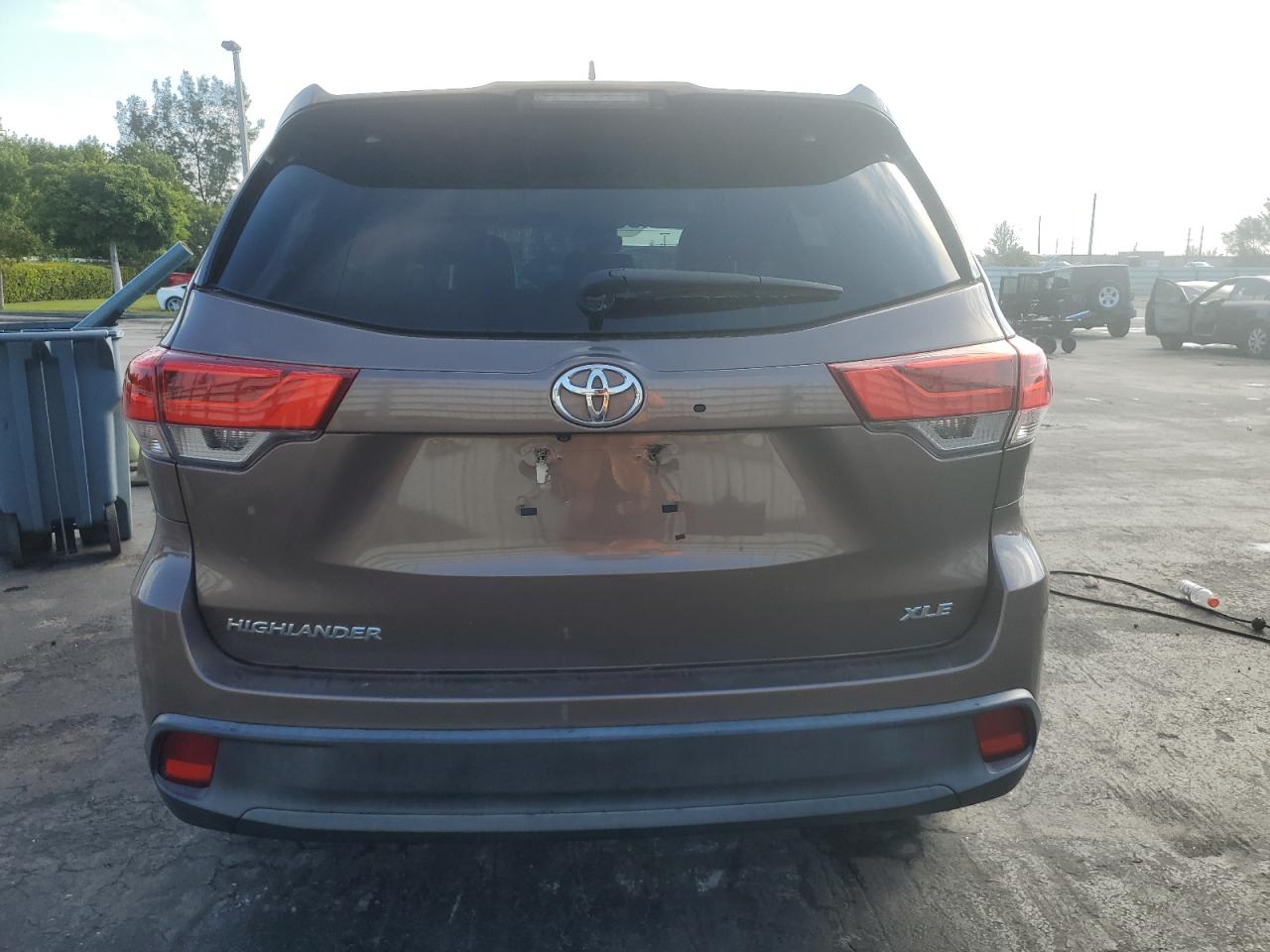 2018 Toyota Highlander Se VIN: 5TDKZRFH4JS247889 Lot: 91034895