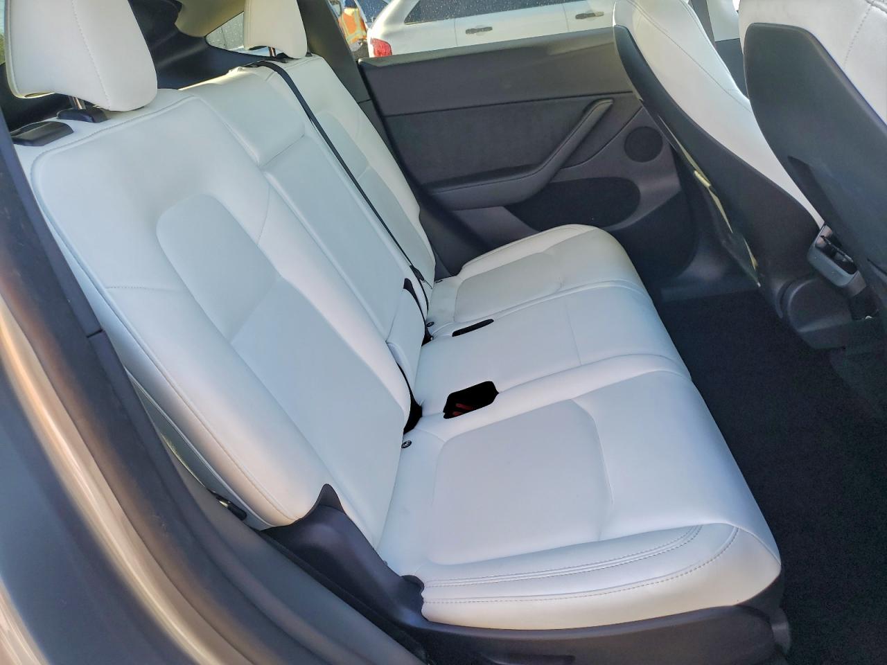 2024 Tesla Model Y VIN: 7SAYGAEEXRF110371 Lot: 94126285