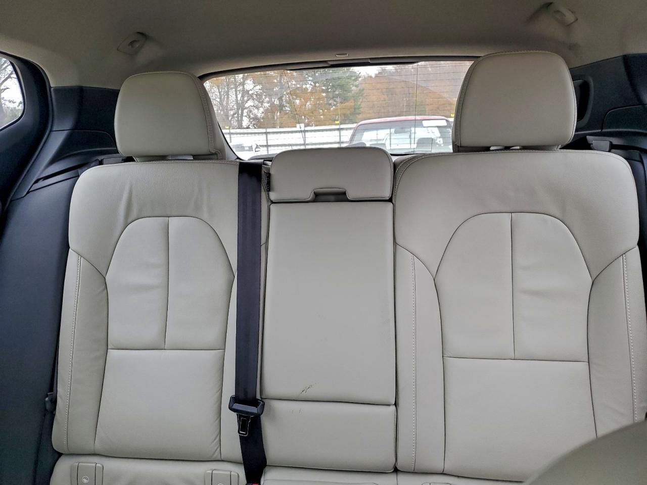 2022 Volvo Xc40 T5 Momentum VIN: YV4162UK5N2725984 Lot: 93889665