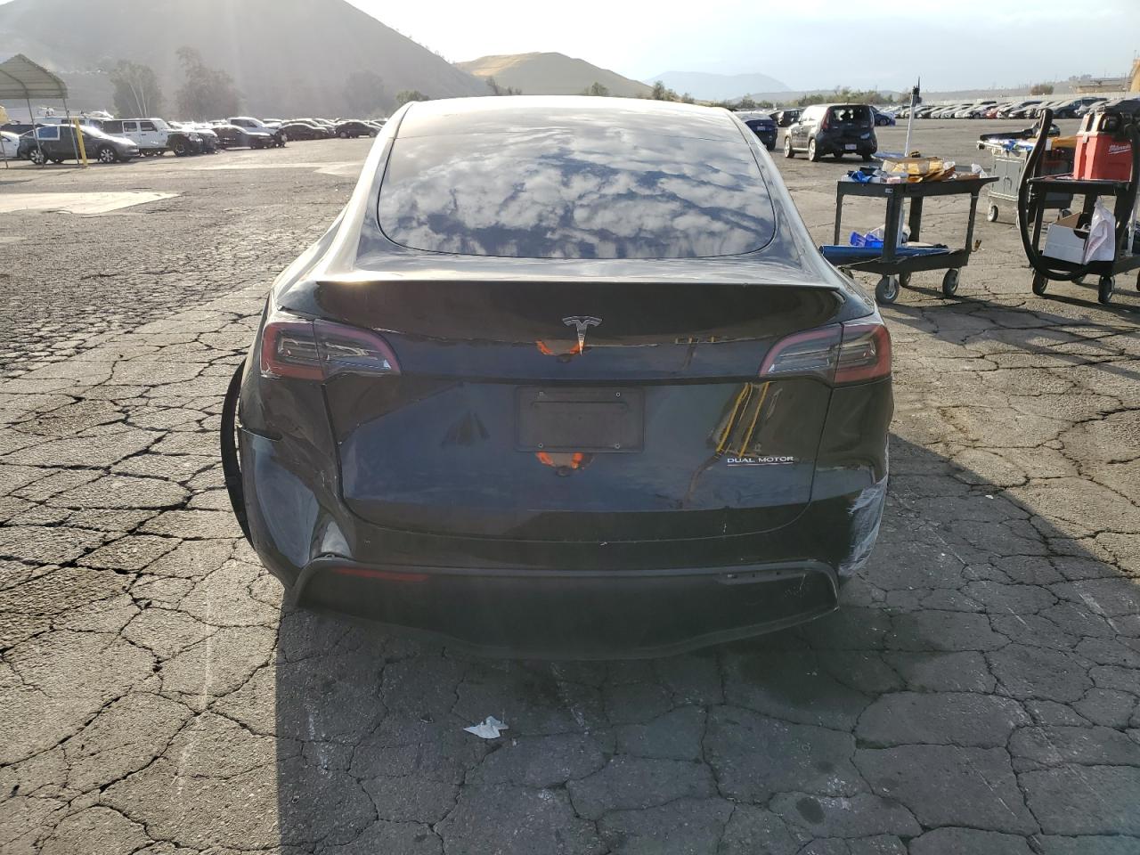 2023 Tesla Model Y VIN: 7SAYGDEF9PF624137 Lot: 92116905