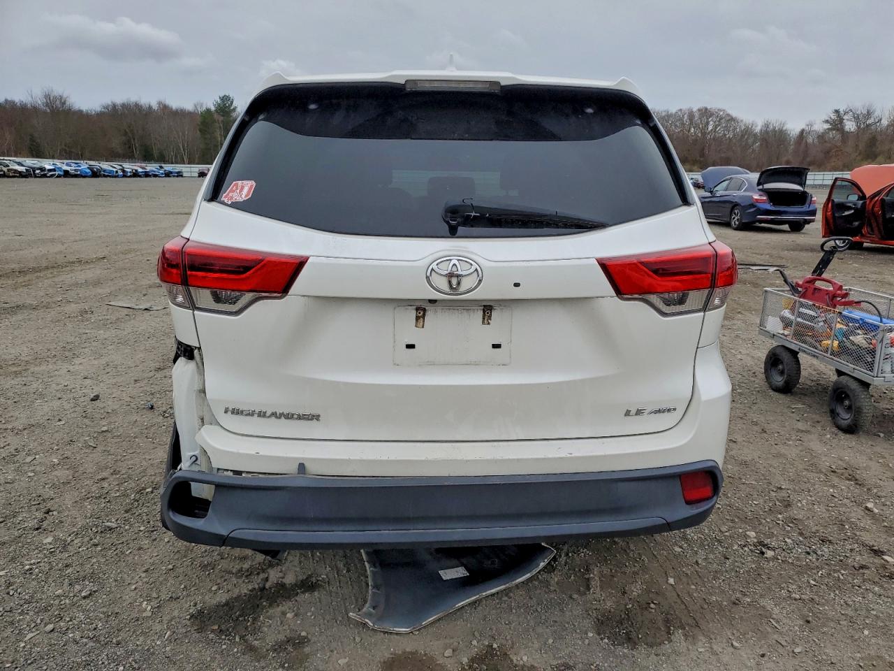 2018 Toyota Highlander Le VIN: 5TDBZRFH1JS850542 Lot: 94127885