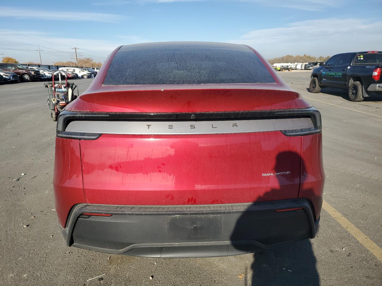 2026 Tesla Model Y VIN: 7SAYGDEE5TF338058 Lot: 92375165