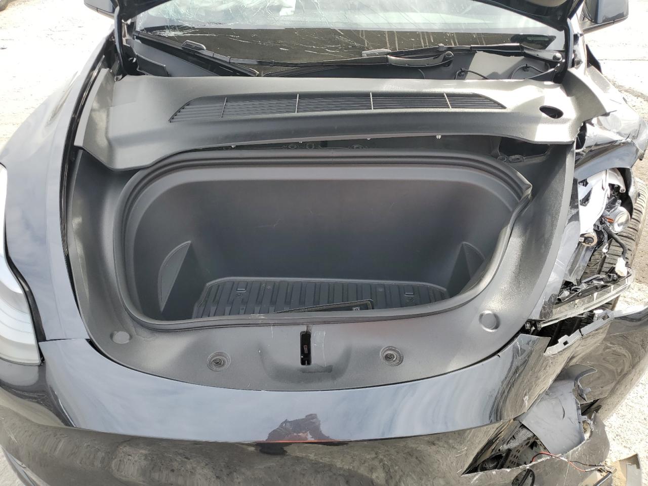 2025 Tesla Model Y VIN: 7SAYGAEE2SF245091 Lot: 91945305