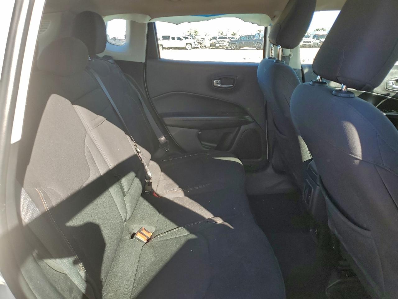 2018 Jeep Compass Sport VIN: 3C4NJCAB2JT151673 Lot: 94375365