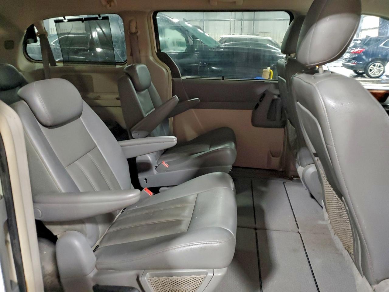 2009 Chrysler Town & Country Touring VIN: 2A8HR54189R525750 Lot: 93050155